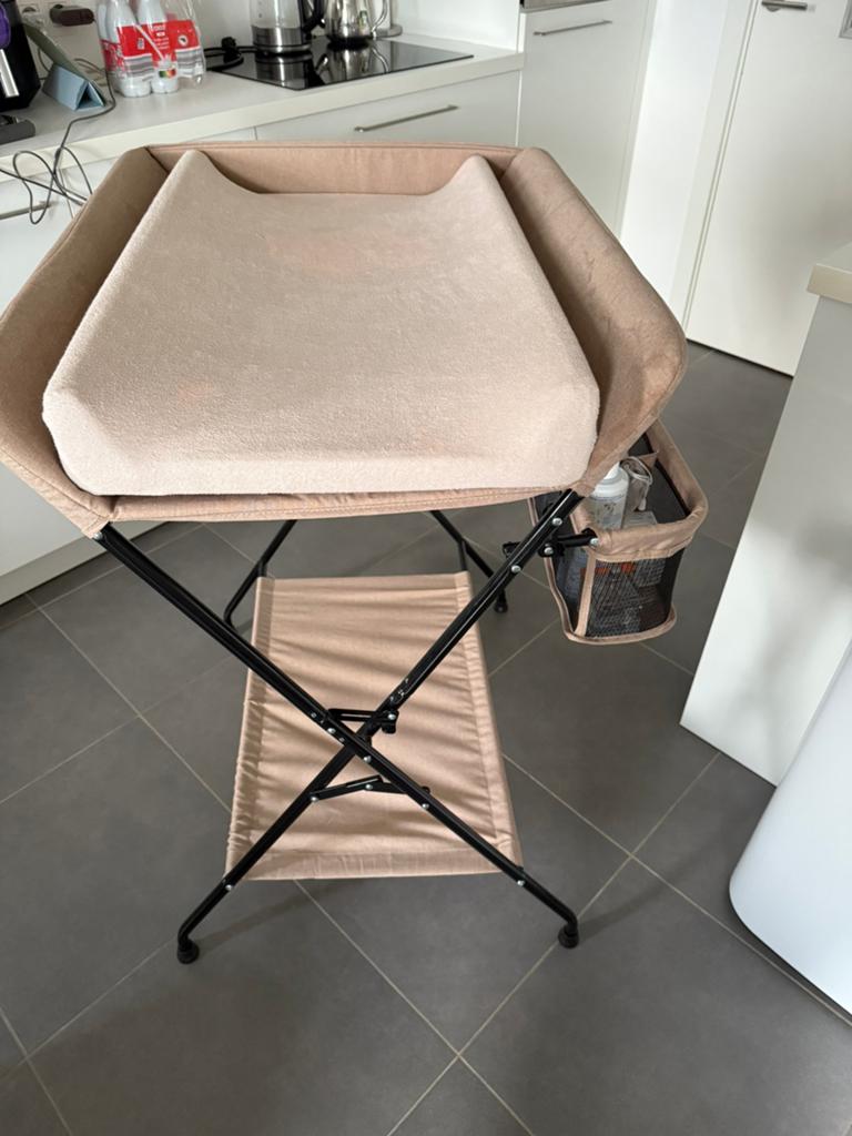 Table a langer pliable + matelas à langer, Enfants & Bébés, Enlèvement, Comme neuf