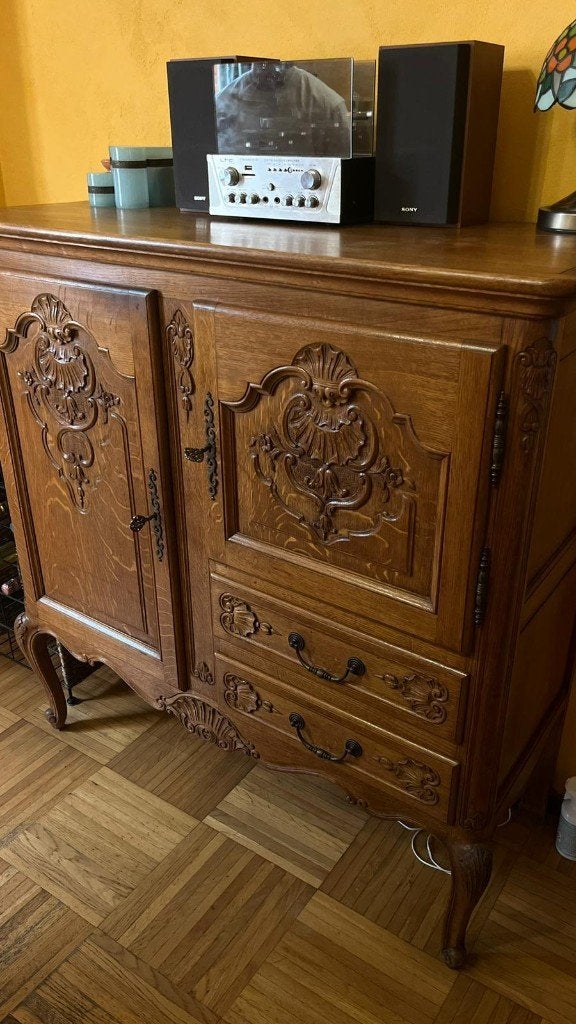 Armoire/Buffet ancien en chêne massif sculpté, Enlèvement