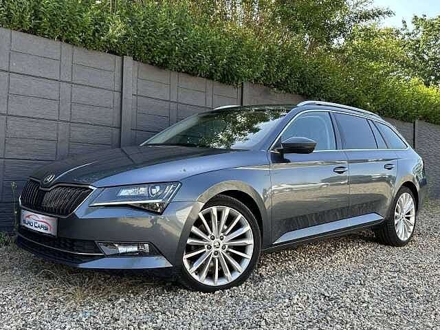 SKODA Superb SW 1.6 CR TDi GreenLine Style //NEWS, Auto's, Skoda, 87 kW, Parkeersensor, 110 g/km, Te koop