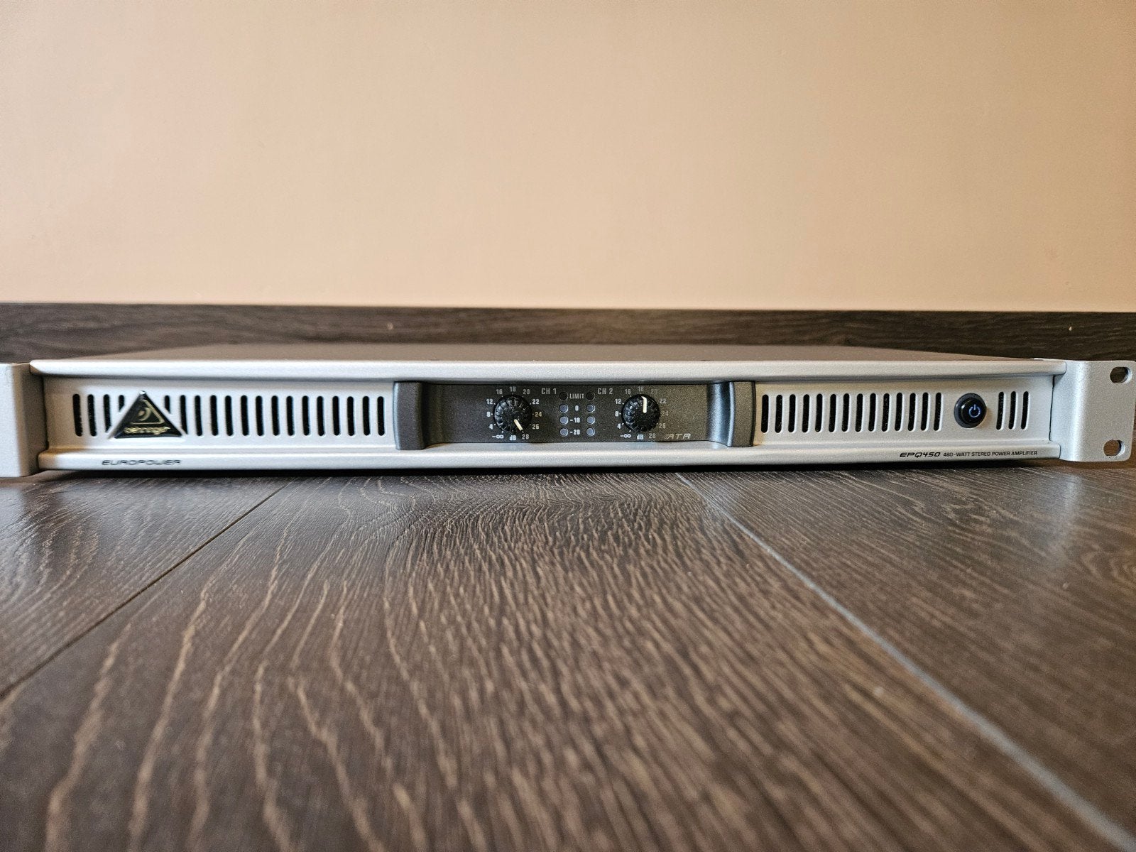 Behringer europower epq 450 versterker, Enlèvement, Utilisé