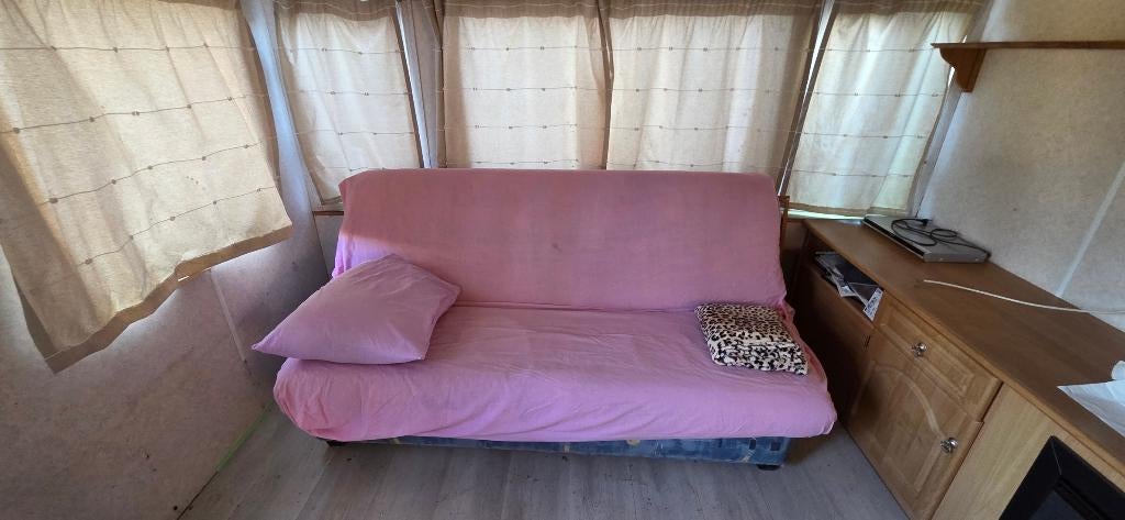 CARAVANNE RESIDENCIEL CHIMAY, 8 mètres et plus, Jusqu'à 6, Particulier, Coin salon convertible