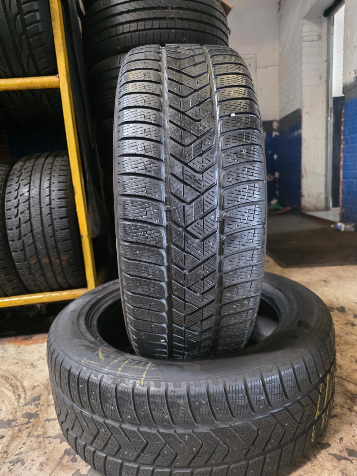 235 55 19 pirelli avec montage et équilibrage, Enlèvement
