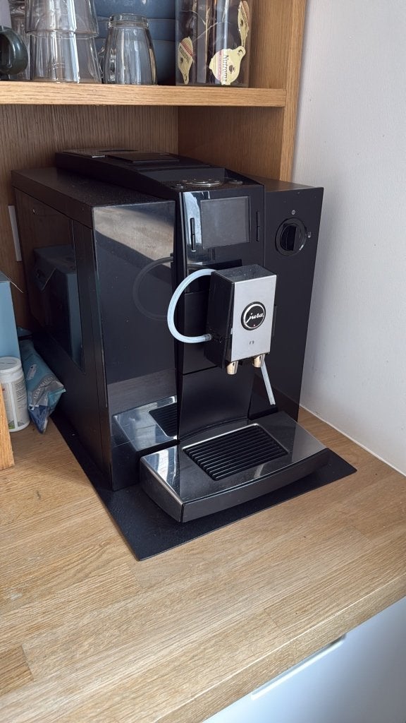 Machine à café Jura F9, Electroménager, Autres modèles, Réservoir d'eau amovible, Café en grains, Comme neuf
