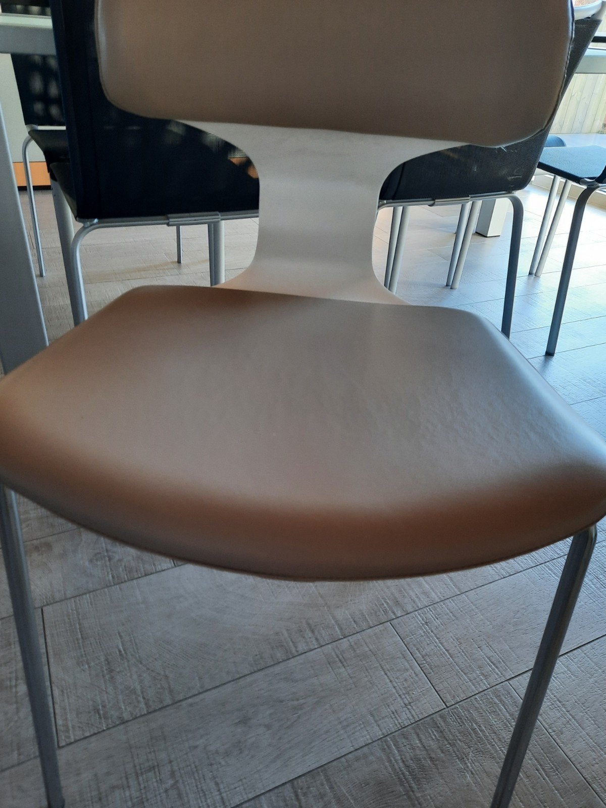 4 comfortabele  stoelen Tolo ., Huis en Inrichting, Stoelen, Ophalen, Gebruikt, Overige kleuren, Leer