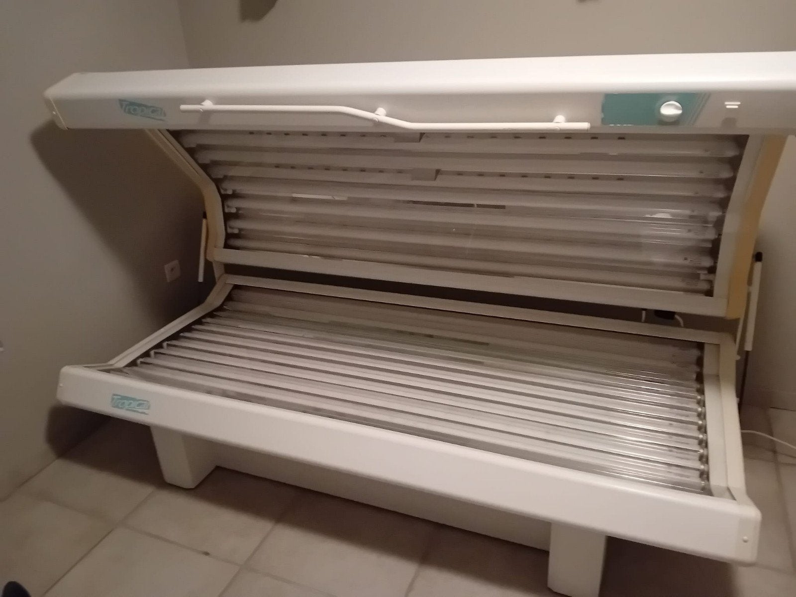 Zonnebank tropical, Elektronische apparatuur, Zonnebanken en Gezichtsbruiners, Ophalen