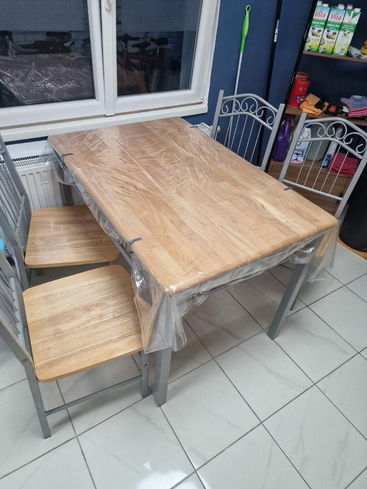 table de cuisine moderne complète avec 4 chaises en bon état, Enlèvement, Comme neuf, Moderne, 4 à 6 chaises