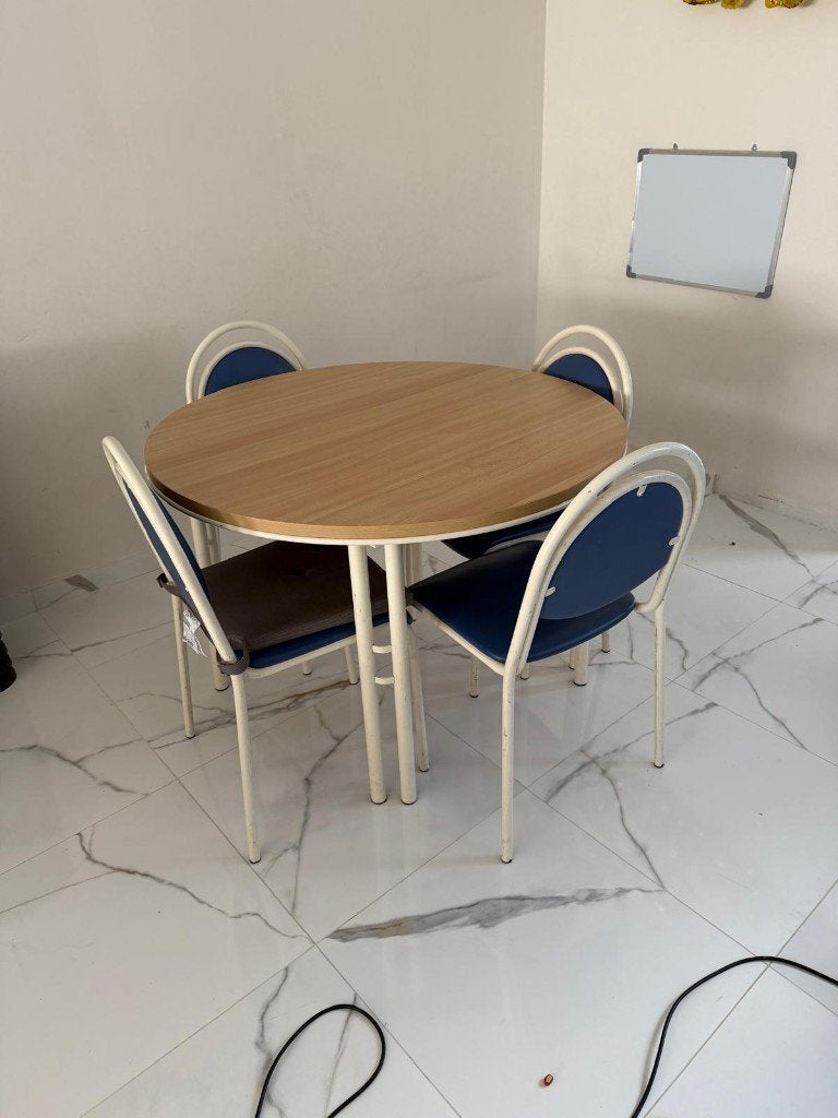 Tafel en stoelen, Huis en Inrichting, Ophalen, Gebruikt, Vier personen, Rond