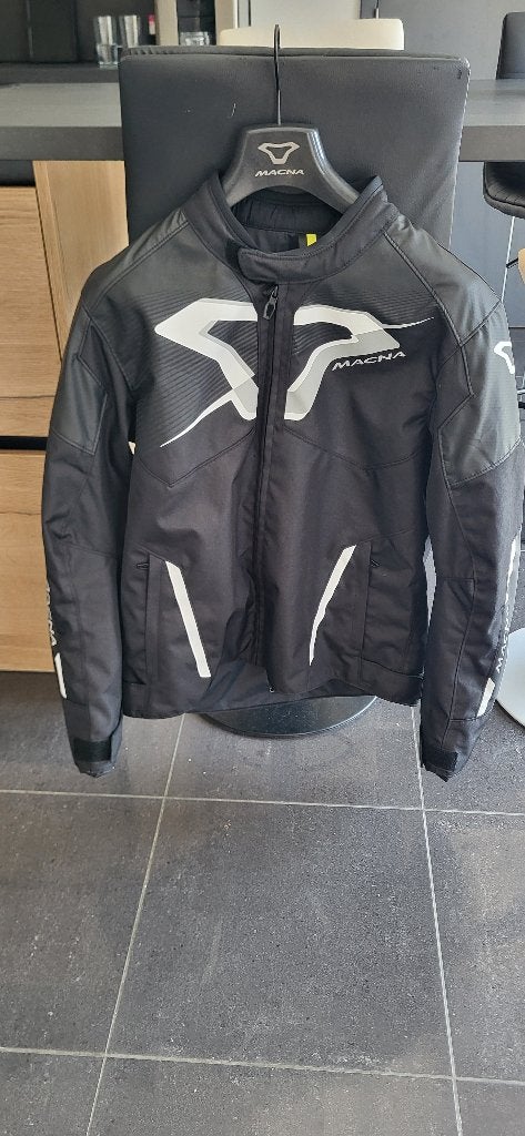 Veste moto Macna – Taille L – Excellent état, Motos, Vêtements | Vêtements de moto, Pantalon | textile, Hommes, Neuf, sans ticket