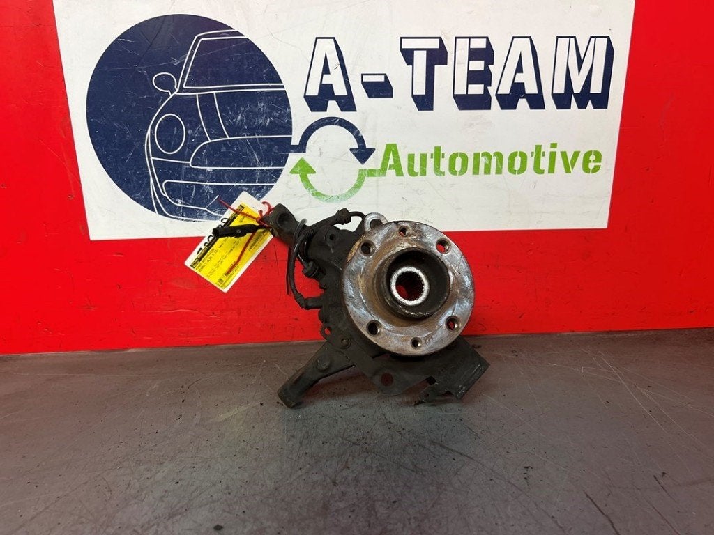 FUSEE AVANT DROITE Renault Clio IV (5R) (01-2012/08-2021), Autos : Pièces & Accessoires, Renault, Utilisé, Peter-Huppertz-Straße 5
51063  Köln, DE