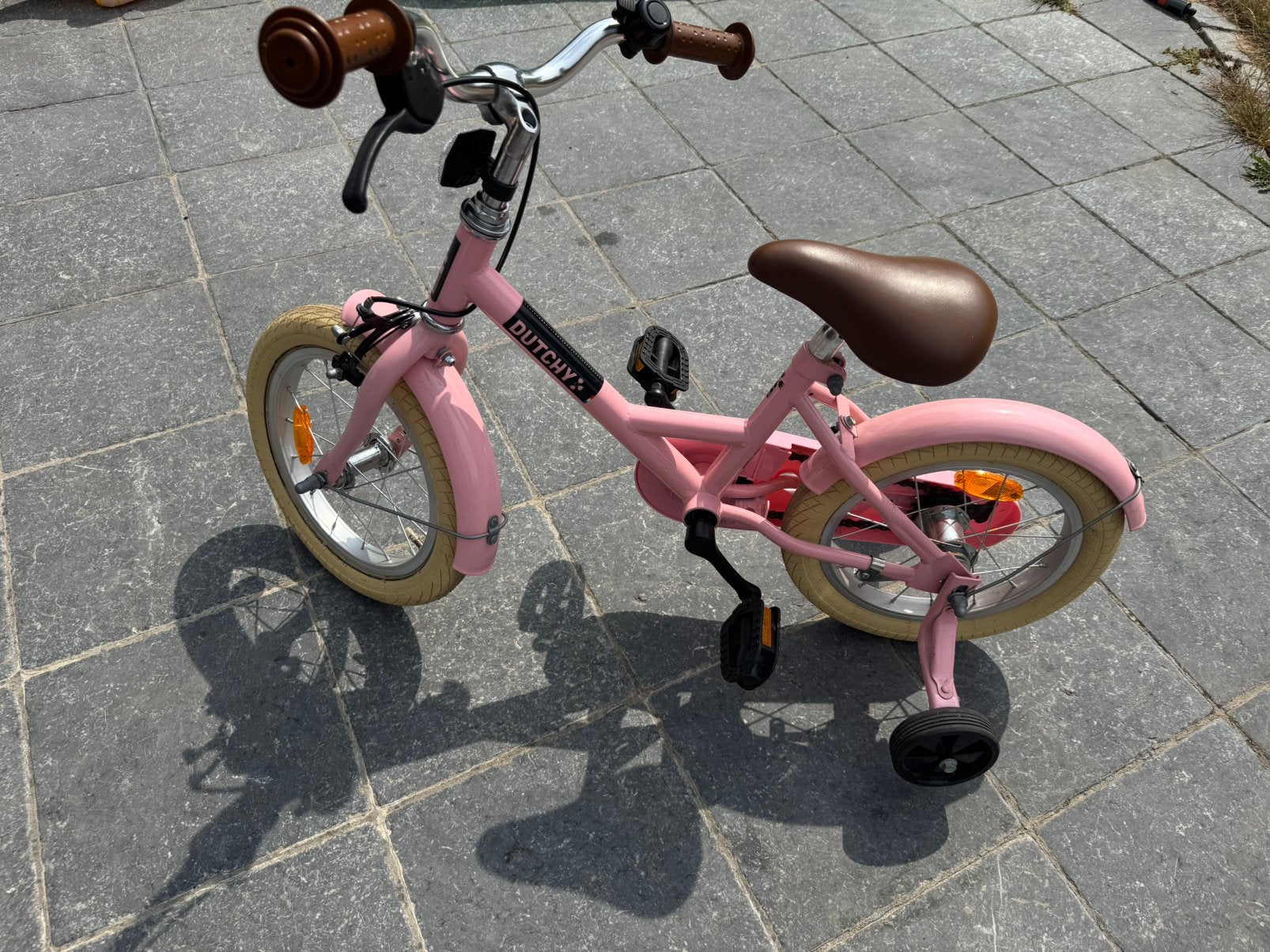Dutchy kinderfiets 14 inch – roze – met zijwieltjes, Ophalen, Zo goed als nieuw, Zijwieltjes