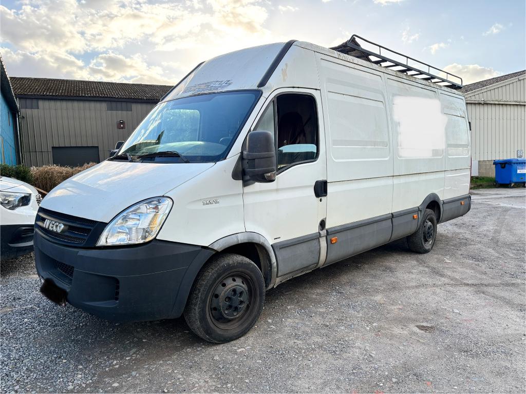 Iveco Daily 35S12 corrosion,1 volet d'immatriculation manque, Voorwielaandrijving, Stof, Iveco, Wit