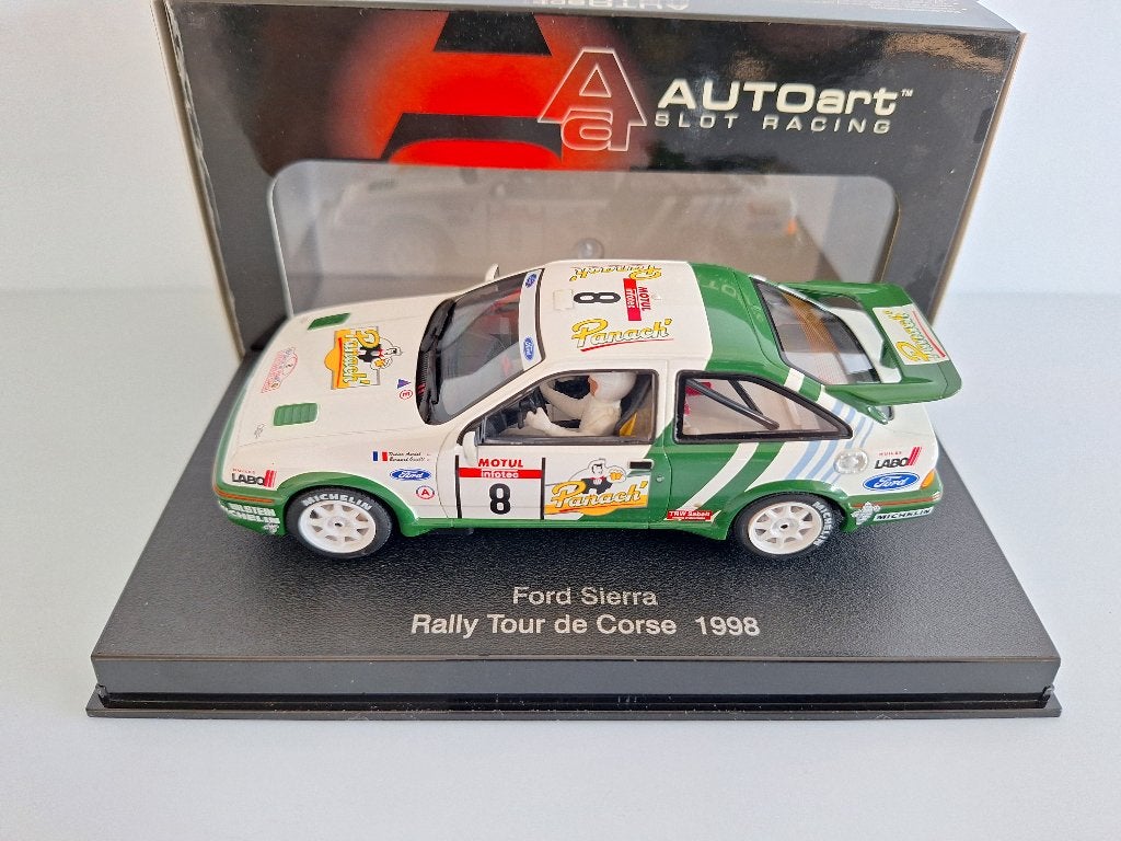 AutoArt Ford Siera Rally Tour De Course 1998 Met Licht 13661, Kinderen en Baby's, Speelgoed | Racebanen, Nieuw, Racebaan, Elektrisch