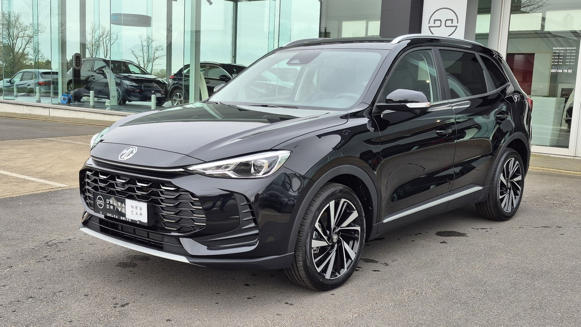MG ZS 1.5 Hybrid+ Luxury  Nieuw ! 7 jaar garantie, 197 pk, 145 kW, 1498 cc, Zwart