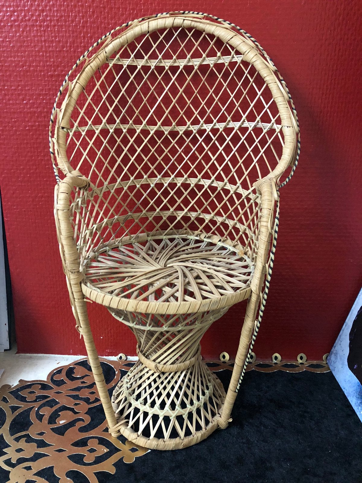 Emmanuelle miniatuur rotan fauteuil voor decoratiepop, Ophalen of Verzenden, Gebruikt, Poppenhuis