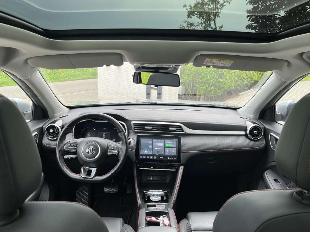 MG ZS -e 72 kWh Luxury Long Range 11kW OBC/1eignr/36000k, Zwart, 5 zetels, 5 deurs, 156 pk
