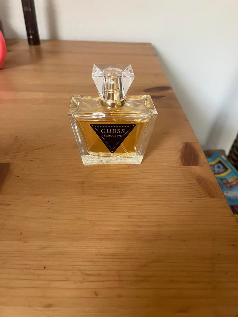 Parfum Guess en Escada, Ophalen, Zo goed als nieuw
