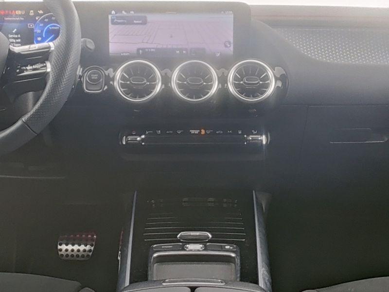 Mercedes-Benz EQA-Klasse 350 4MATIC AMG Line | Smartphone In, Auto's, Mercedes-Benz, Automaat, 215 kW, Stof, Regensensor