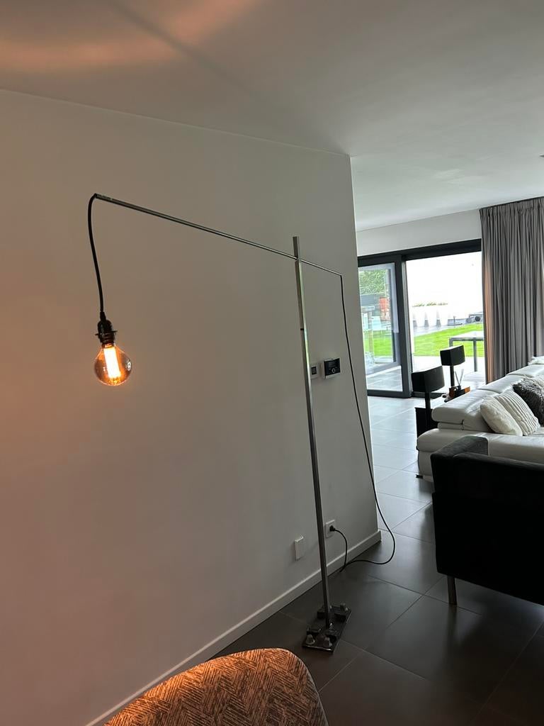 Design vloerlamp, Comme neuf, Mordern, Métal, 150 à 200 cm