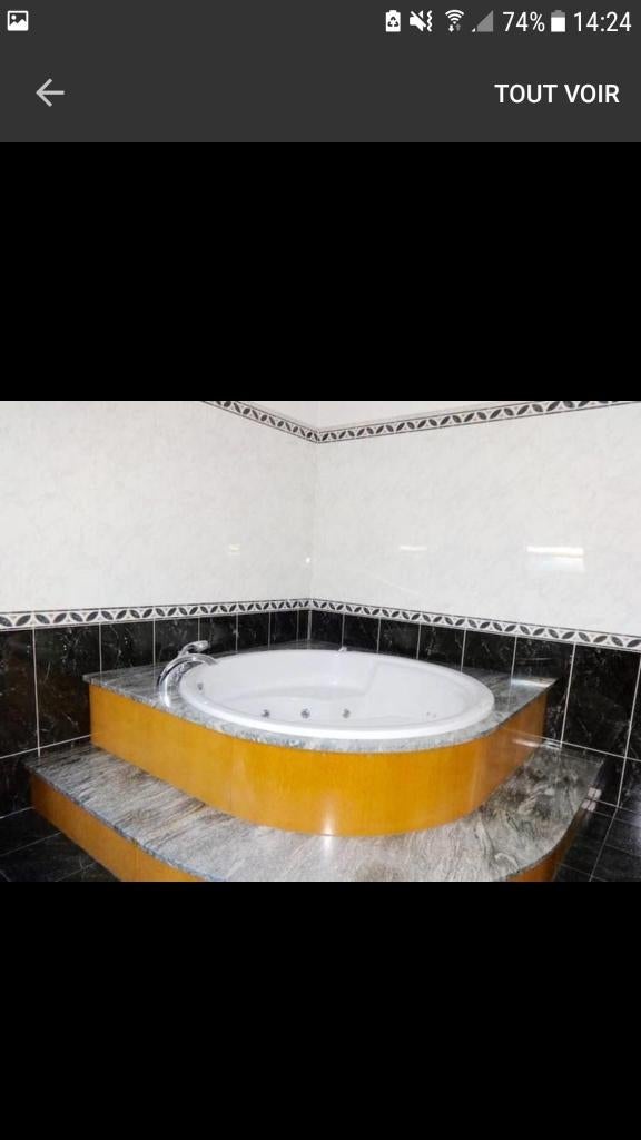 Aquamass spabad — functioneel, Ophalen, Gebruikt, Met douche