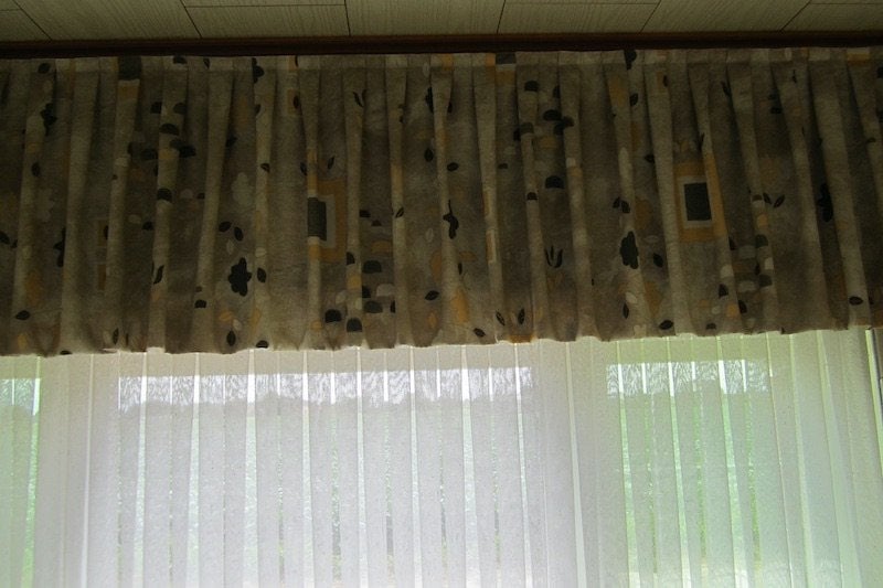 2 korte veelkleurige overgordijnen, Huis en Inrichting, Ophalen, Plooiafwerking, Overige merken, 55 cm
