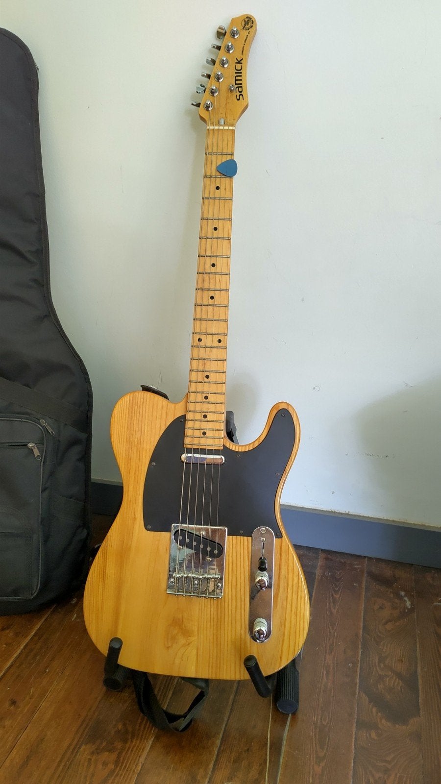 Elektrische gitaar Samick + Fender Mustang Micro + staander, Musique & Instruments, Instruments à corde | Guitares | Électriques