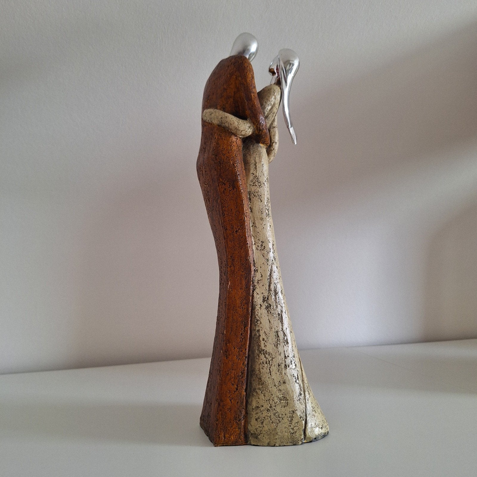 Amoureux enlacés, Enlèvement