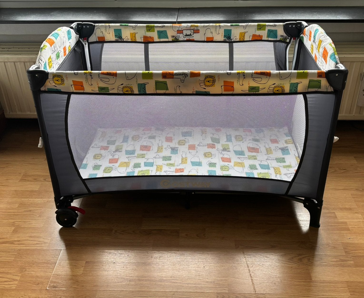 Superbe lit bébé Costway pliable pratique table à langer, Enlèvement, Lit
