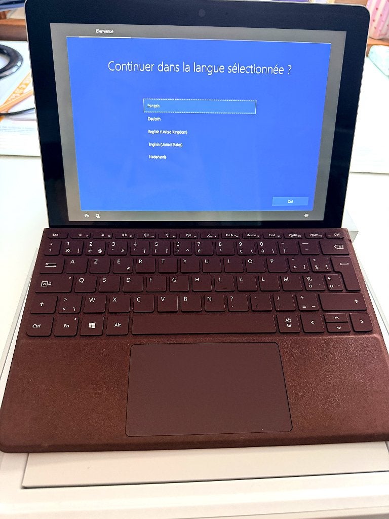 Microsoft surface Go 128 Go + clavier bordeaux + stylet, Computers en Software, Windows Laptops, Zo goed als nieuw, 10 inch of minder