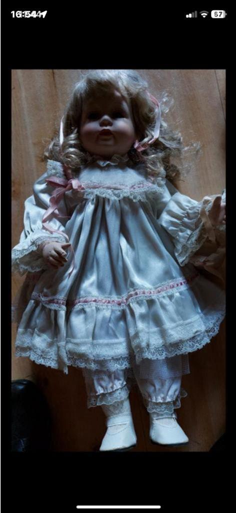 À vendre poupee en porcelaine : Antiquités, Antiquités & Art, Enlèvement