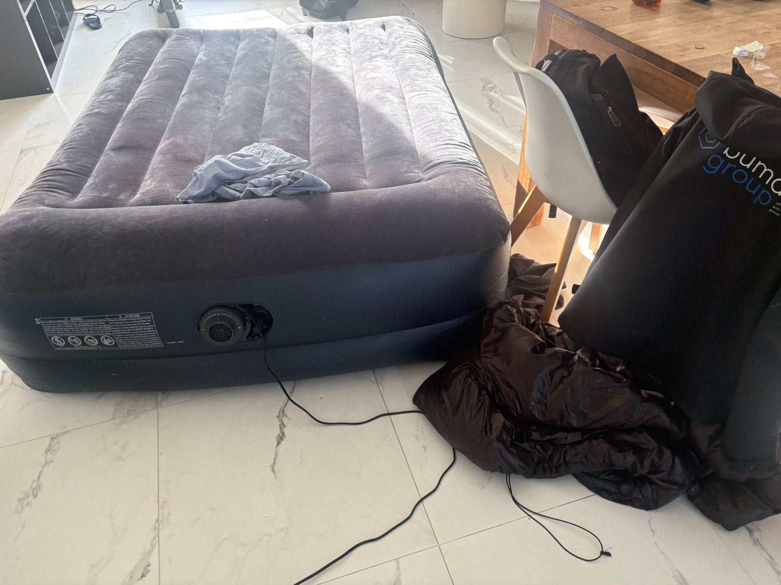 Intex 2-persoonsluchtmatras met ingebouwde pomp, Caravans en Kamperen, Luchtbedden, Ophalen, Ingebouwde pomp, Zo goed als nieuw