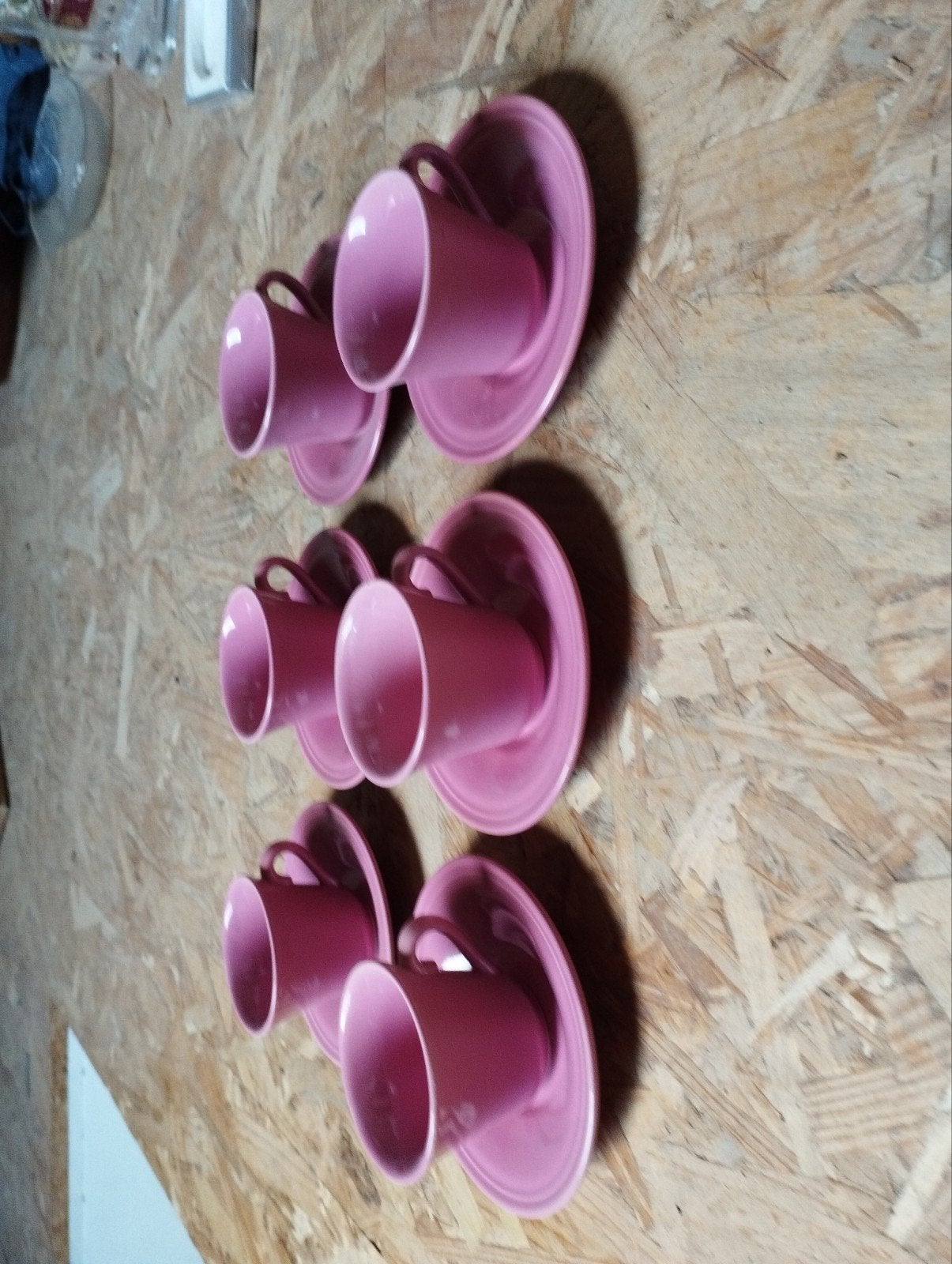 een 6 delig Servies kleur donker paars, Enlèvement