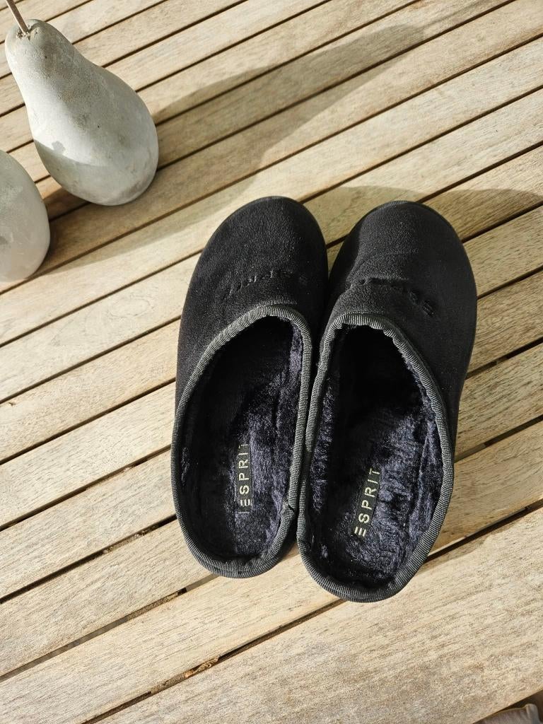 Pantoufles Esprit hiver pointure 38 chaussures, Enlèvement ou Envoi, Comme neuf, Pantoufles, Noir