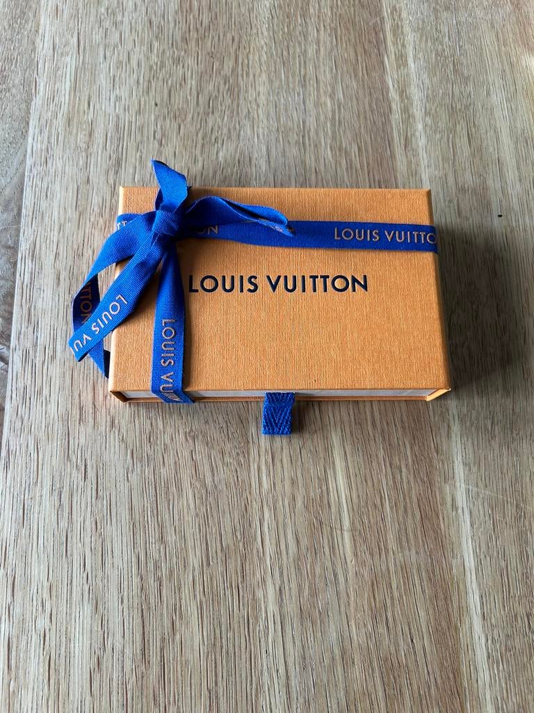 Doos met lint van Louis Vuitton 15€, Ophalen, Zo goed als nieuw