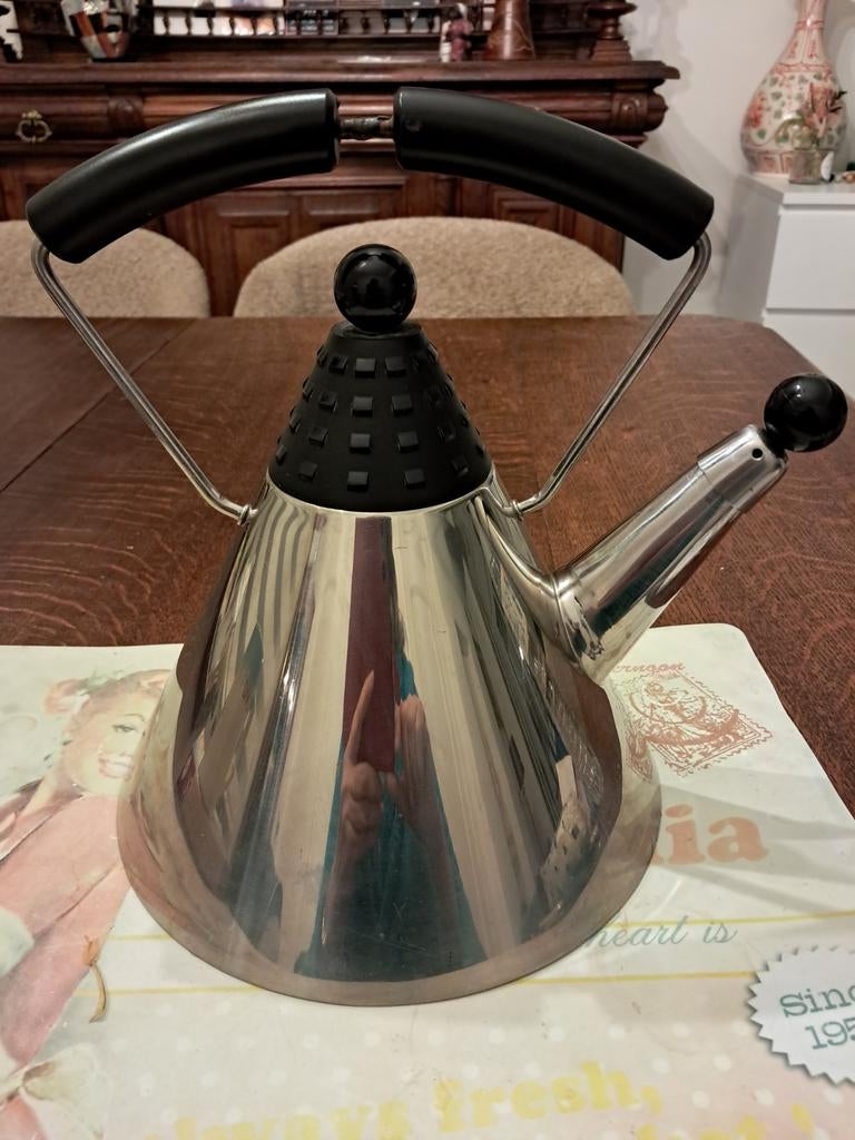 Alessi 9091 fluitketel, Ophalen