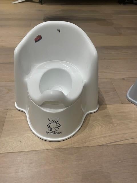 Baby Björn Zetel Plaspotje - Wit, Kinderen en Baby's, Ophalen, Zo goed als nieuw, Overige typen, Overige merken