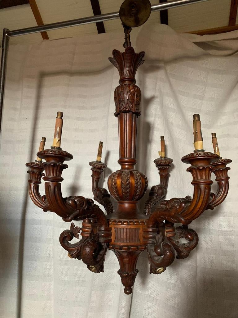 Lustre ancien style Néo-Renaissance, Bois