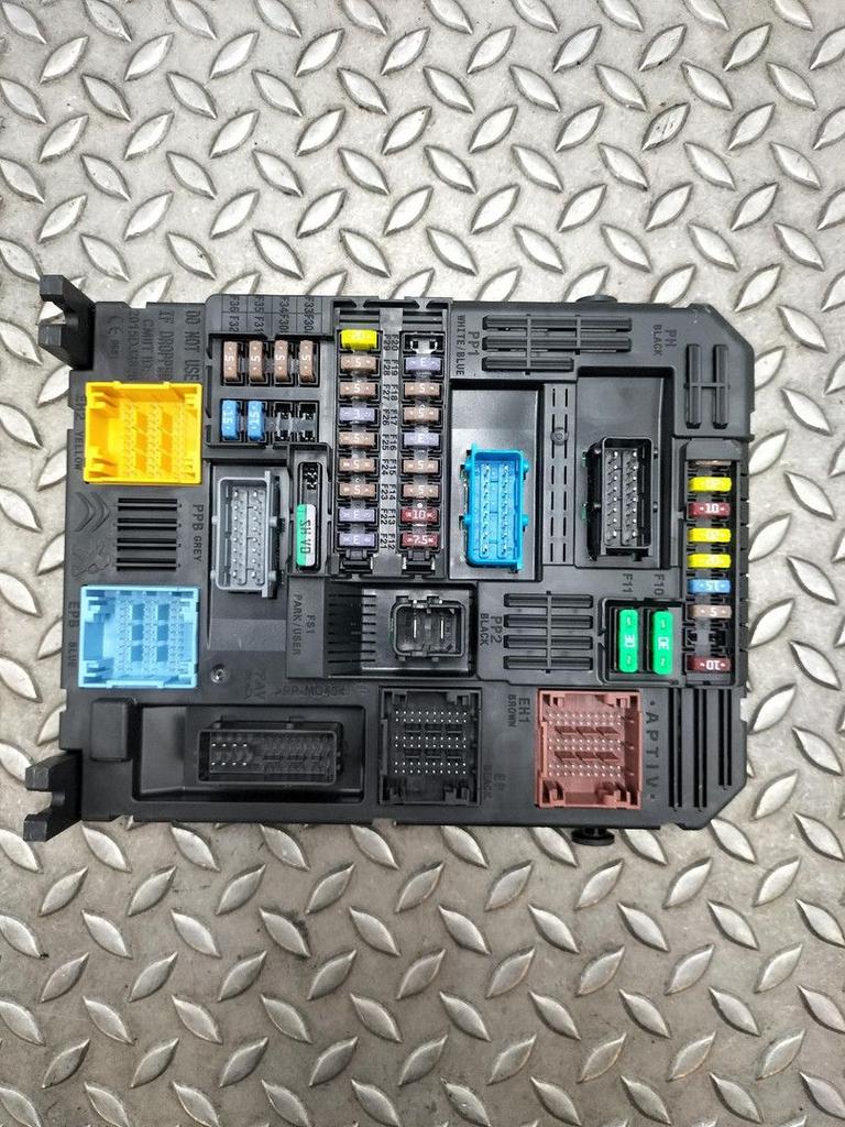 CITROEN C3 AIRCROSS A88 ZEKERINGKAST 9832880280 2024, Auto-onderdelen, Ophalen of Verzenden, Gebruikt, Stiba lid