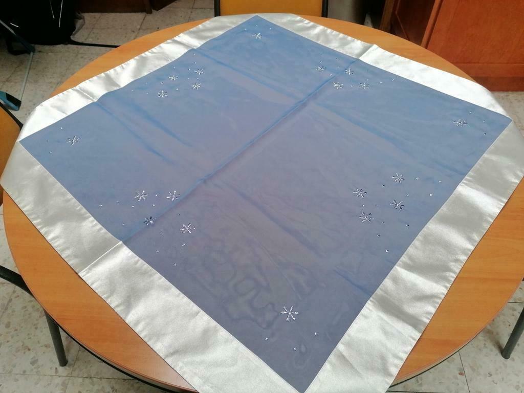 vierkant tafelkleed 85cm, blauw, Ophalen of Verzenden, Zo goed als nieuw, Blauw, Tafelkleed of Tafelzeil