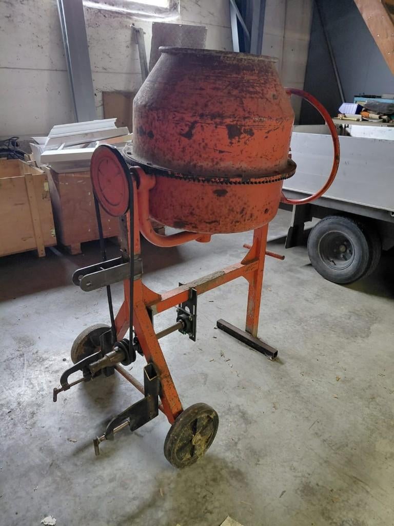 Betonmolen voor mini-tractor, Enlèvement, Utilisé