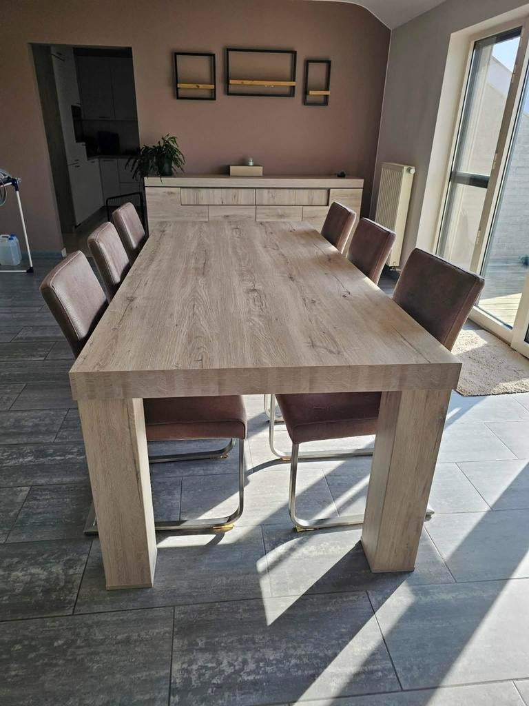 Complete eetkamer, Enlèvement