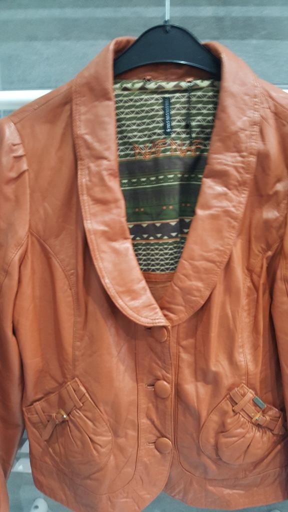 Veste femme en cuir médium  pour 25 €, Vêtements | Femmes, Vestes & Costumes, Enlèvement, Comme neuf