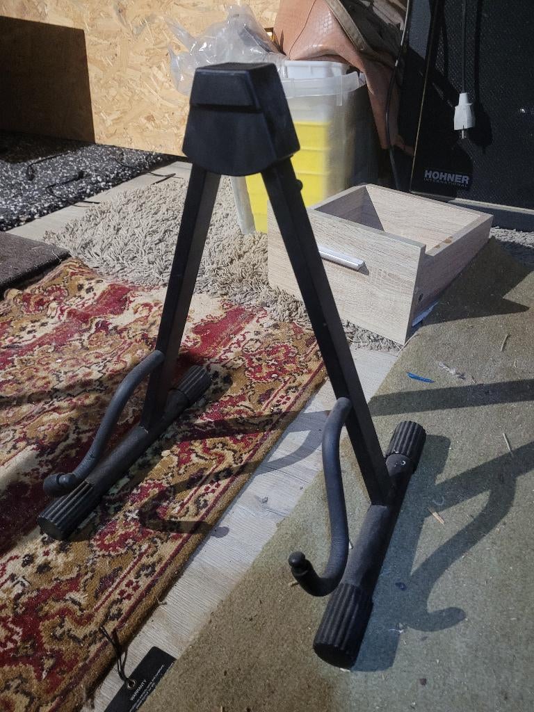 Gitaar stand, Enlèvement, Comme neuf, Pied pour instrument, Guitare