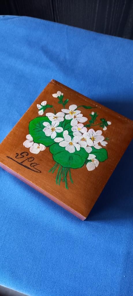 Jolité. Boîte en bois de Spa., Enlèvement