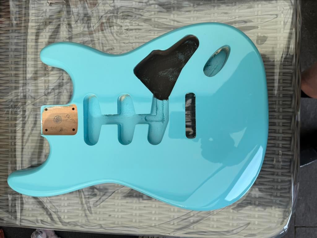 Stratocaster body “ SSS Tifaany Blue Elzen 2 delig, Verzenden