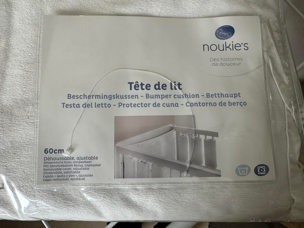 Noukies Bescherm kussen voor baby bedje 60cm, Kinderen en Baby's, Ophalen, Nieuw