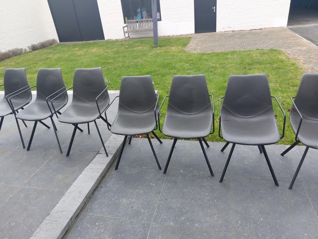 8 grijze eetkamerstoelen, Enlèvement