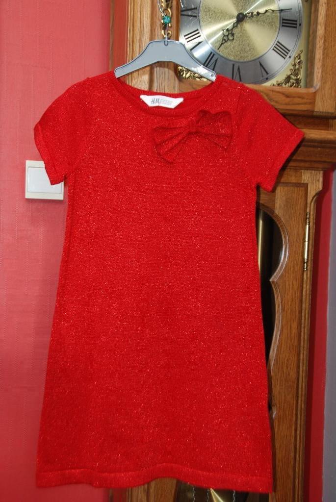 Mooie rechte kerstjurk „H&M” rood T122/128 of 7/8A als NIEUW, Kinderen en Baby's, Kinderkleding | Maat 128, Zo goed als nieuw