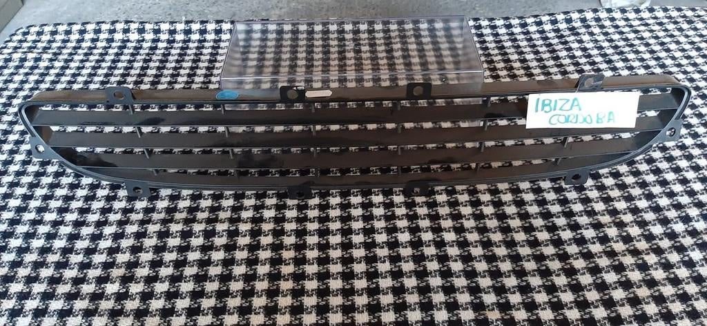 Grill zonder logo Seat Ibiza , Cordoba, Enlèvement ou Envoi