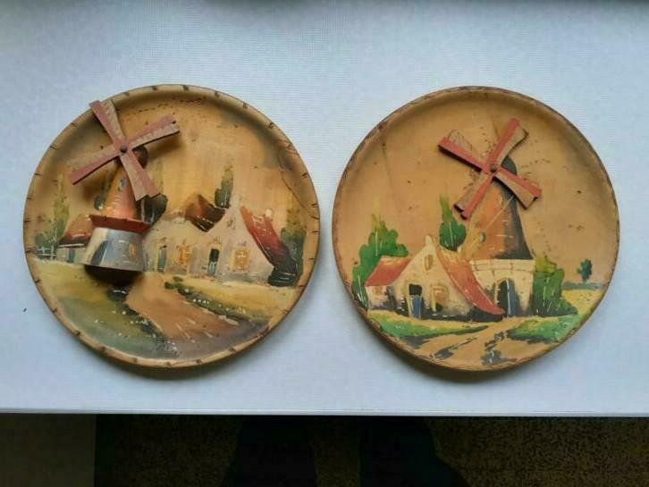 2 oude houten beschilderde wandborden,windmolens in relief., Antiek en Kunst, Ophalen