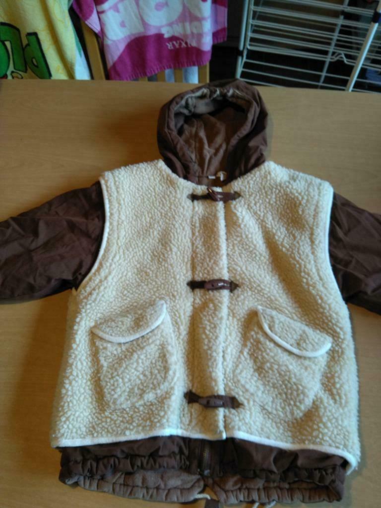 Bruine kinderjas met pels, Kinderen en Baby's, Kinderkleding | Kinder-kledingpakketten, Ophalen, Gebruikt, Maat 104